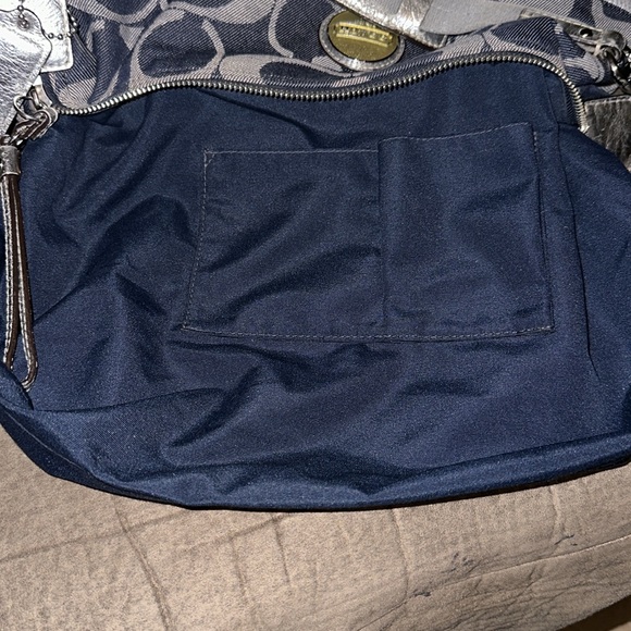 EC - COACH CARLY SIGNATURE STRIPE HOBO NAVY BLUE & GRAY SHOULDER BAG. - Picture 14 of 15